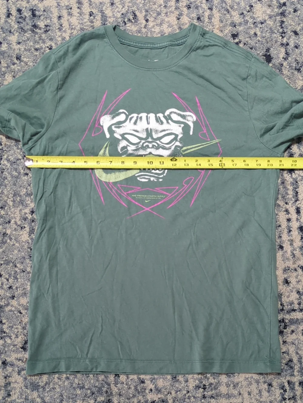 Nike Graphic Skull Swoosh T-Shirt Green Men's Large Streetwear Y2K Style
